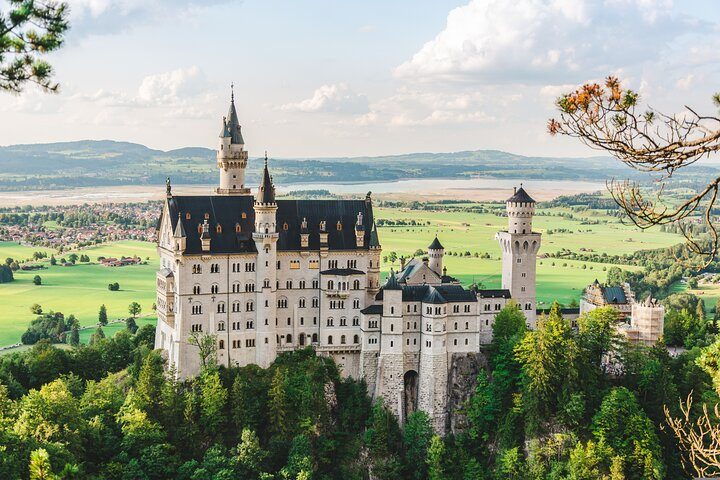 Skip The Line Neuschwanstein Castle Tour from Hohenschwangau, photo 2